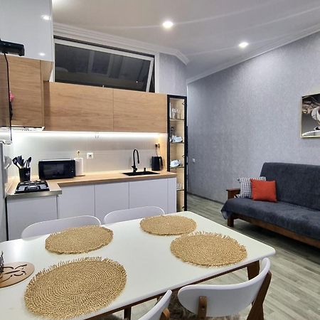 Kate'S New Cozy Apartment Кутаїсі Екстер'єр фото